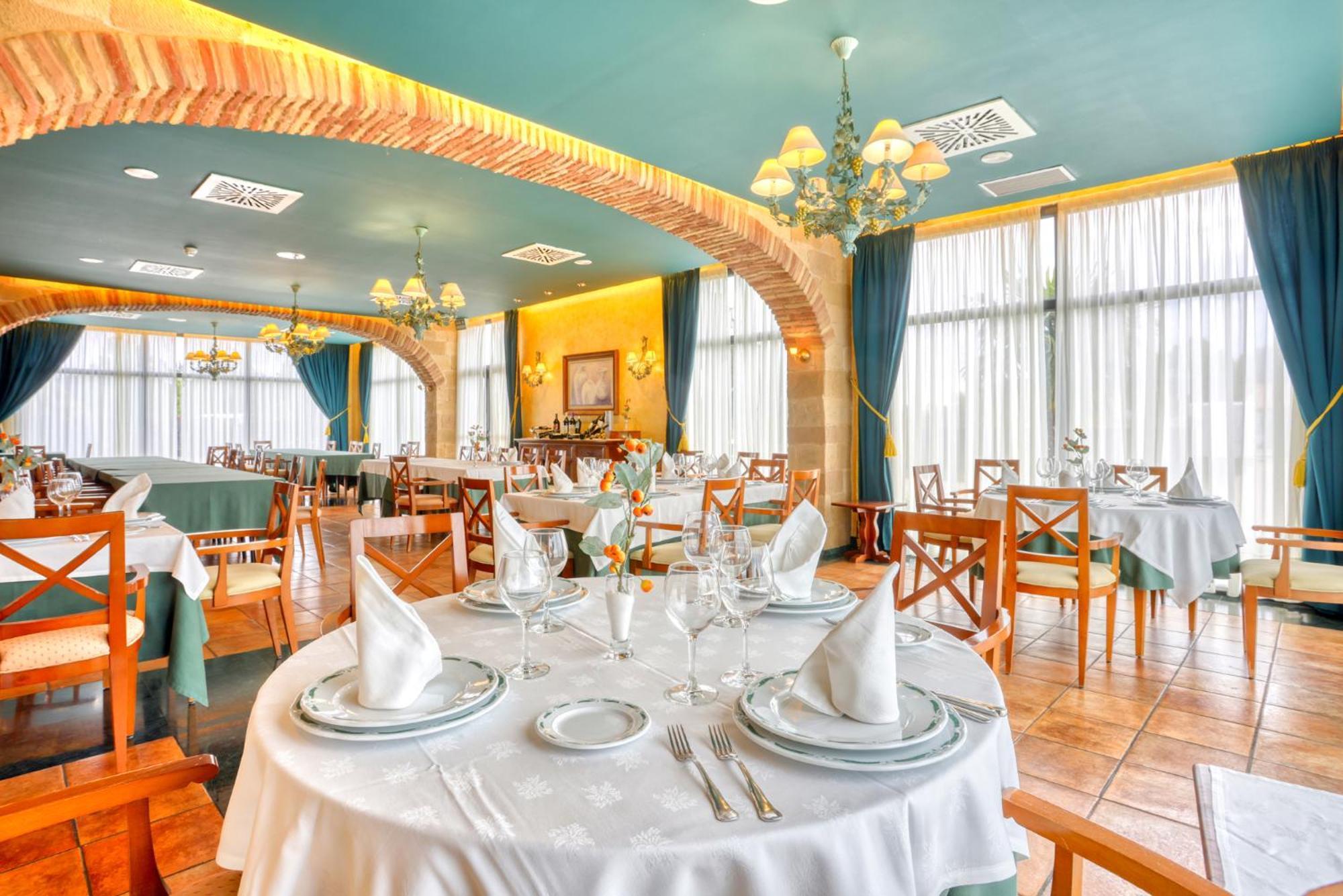 Hotel Villa De Альмасан Екстер'єр фото