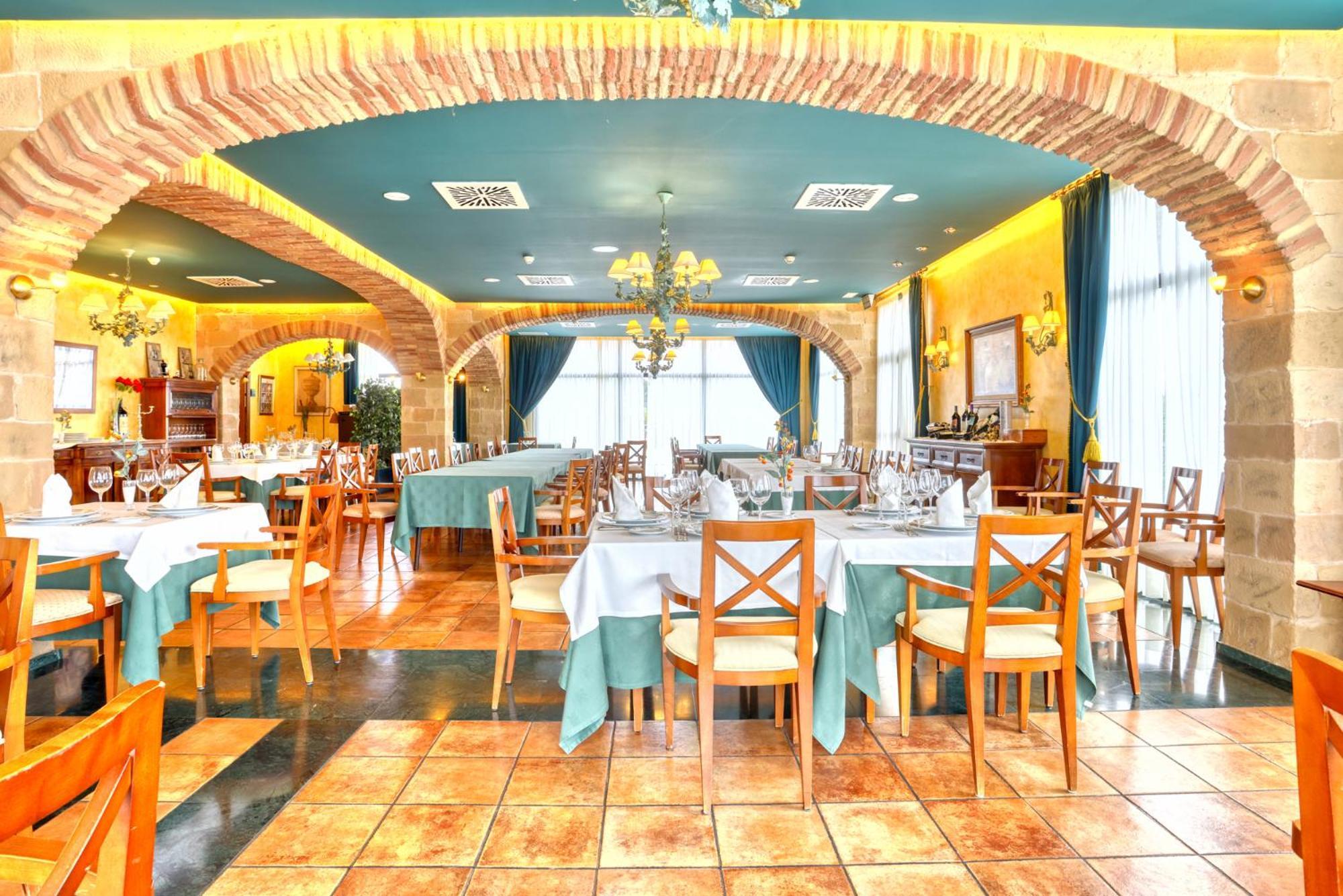 Hotel Villa De Альмасан Екстер'єр фото